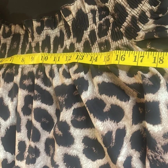 Off the shoulder leopard print , high low, top, tunic, size Large, lightweight - Picture 5 of 8